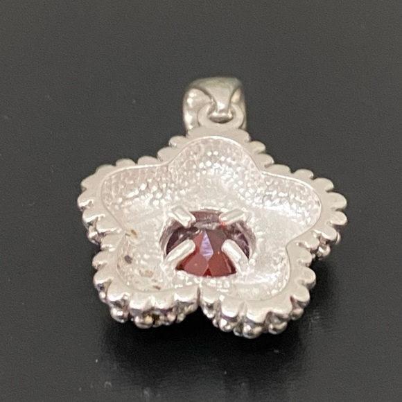 Vintage 925 Signed Sterling Silver Garnet Birthstone Flower Pendant 4g. - Picture 10 of 16